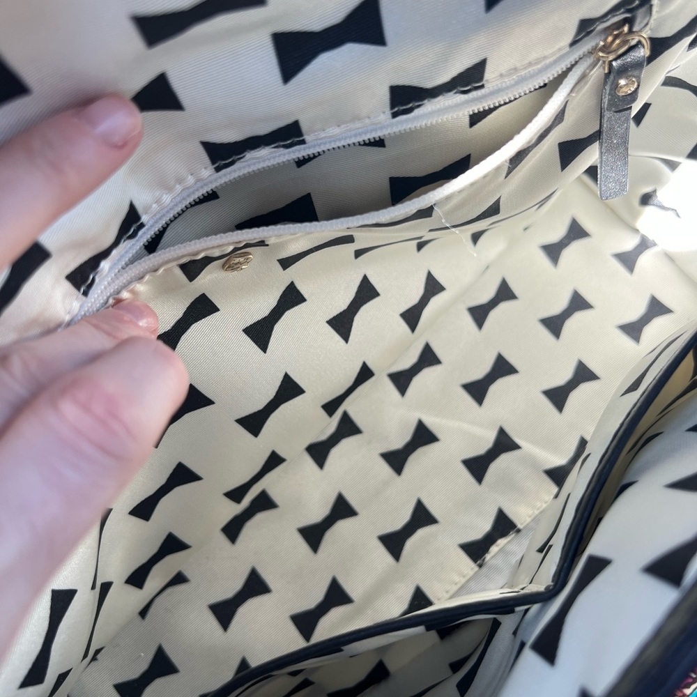 Excellent condition Kate Spade. - Picture 3 of 4